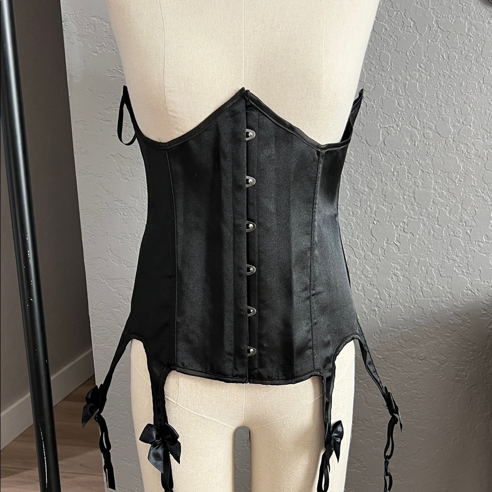 Frederick’s of Hollywood NWT black satin corset adjustable steampunk pirate